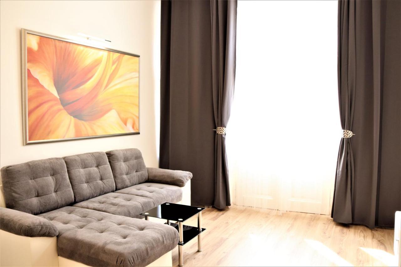 Flowers Hotel apartamentowy Praga