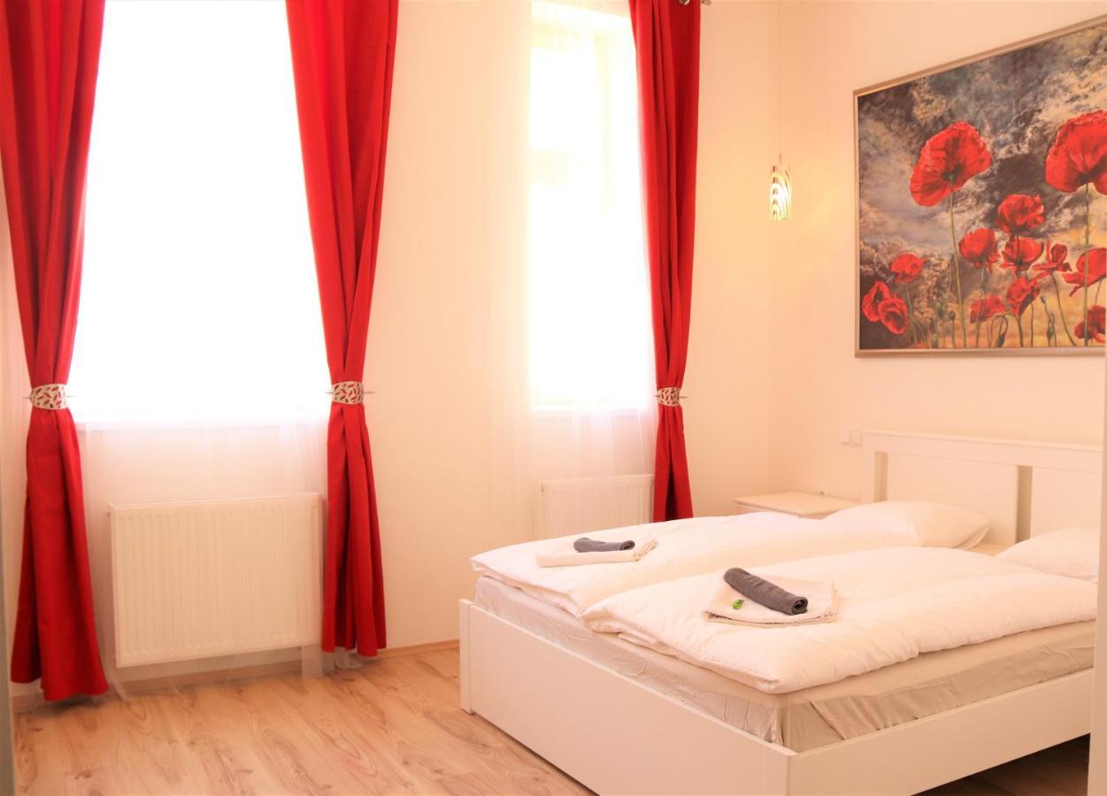 Hotel apartamentowy Flowers 2*